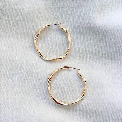 NEW! TWISTY HOOPS